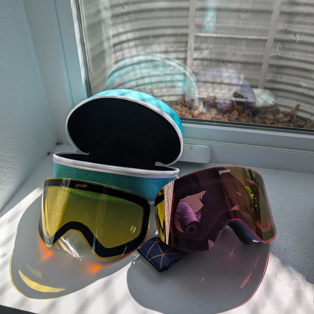 Goodr “Lifties’ Delight” Ski Goggles – Pink/Gold